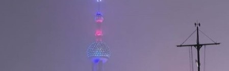 MK体育app下载-克雷桑与女友同游上海，两人与东方明珠合影还在健身房健身